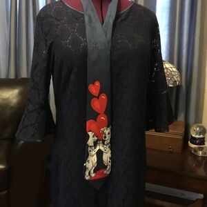 DISNEY 101 Dalmatians  men’s tie with Pongo and Perdita clutching each other